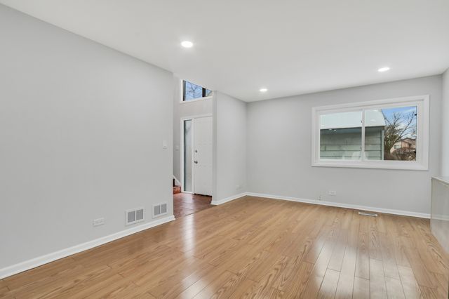 111 Windsor Drive, Vernon Hills, IL 60061