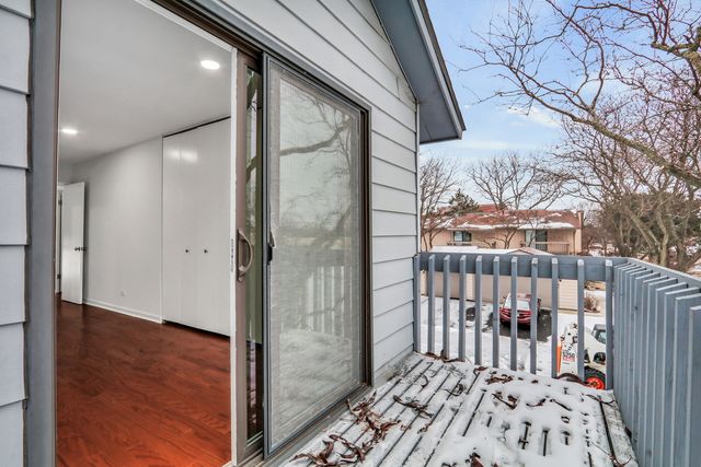 111 Windsor Drive, Vernon Hills, IL 60061