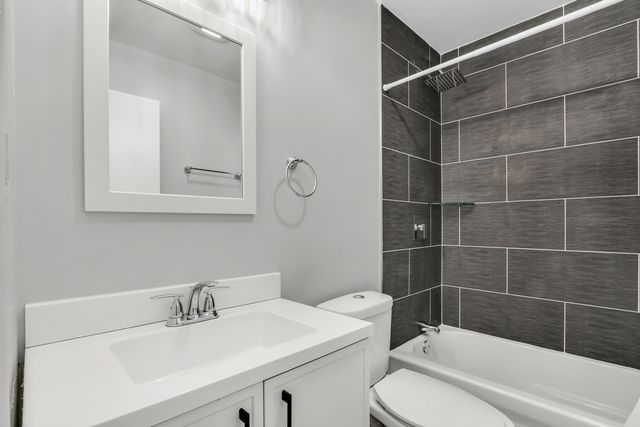 111 Windsor Drive, Vernon Hills, IL 60061