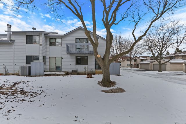 111 Windsor Drive, Vernon Hills, IL 60061