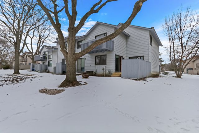 111 Windsor Drive, Vernon Hills, IL 60061