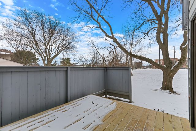 111 Windsor Drive, Vernon Hills, IL 60061