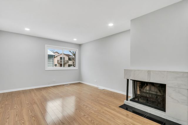 111 Windsor Drive, Vernon Hills, IL 60061