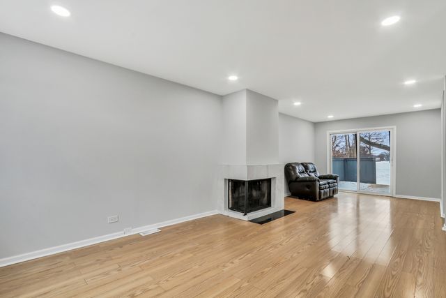 111 Windsor Drive, Vernon Hills, IL 60061