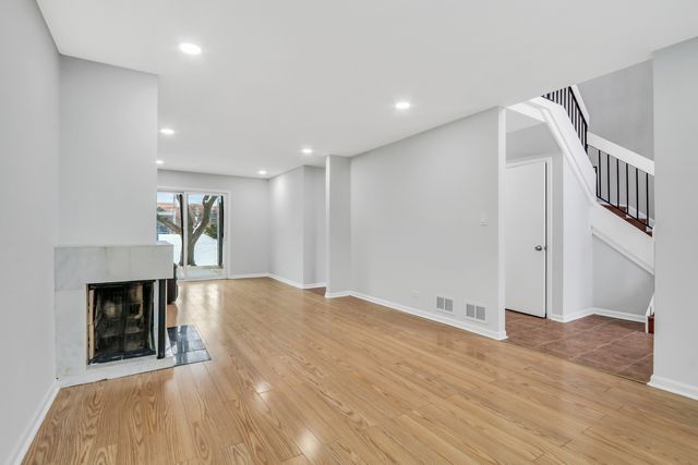 111 Windsor Drive, Vernon Hills, IL 60061