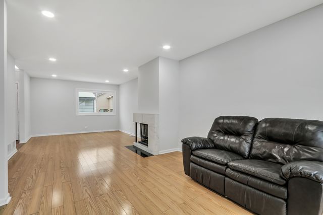 111 Windsor Drive, Vernon Hills, IL 60061