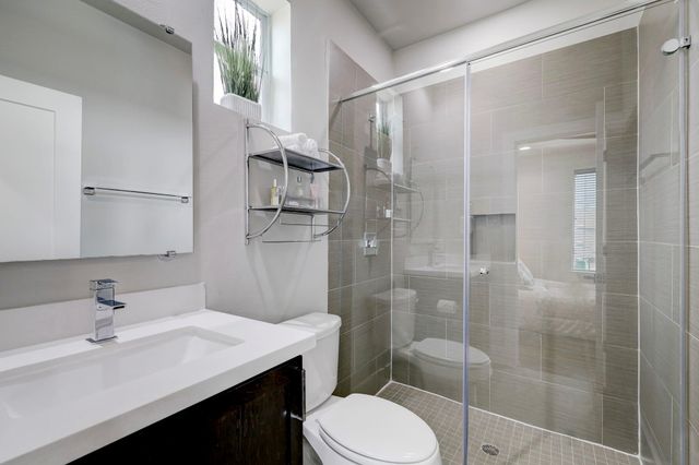 5622 Kiam Street F, Houston, TX 77007