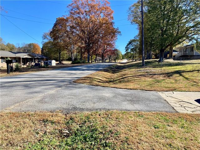 209 Bluefield Road, Starr, SC 29684