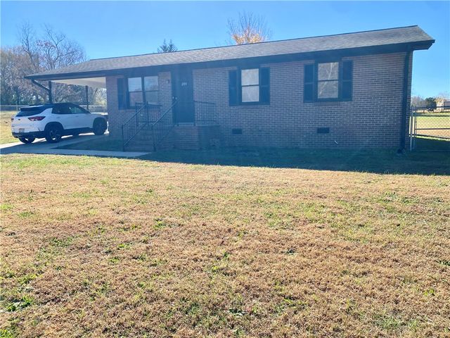 209 Bluefield Road, Starr, SC 29684