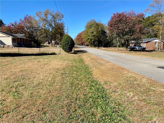 209 Bluefield Road, Starr, SC 29684