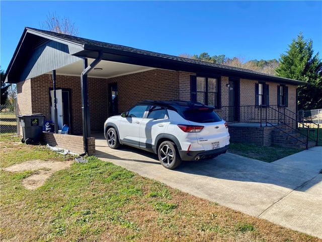 209 Bluefield Road, Starr, SC 29684