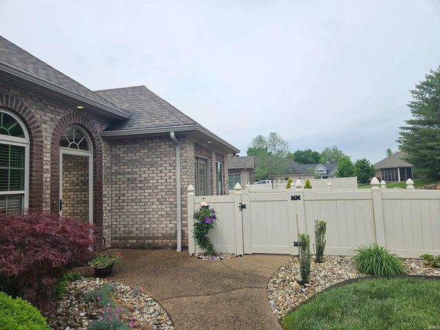 8018 Wolf Creek Court, Evansville, IN 47712