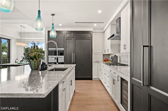 1130 3rd AVE S 309, Naples, FL 34102