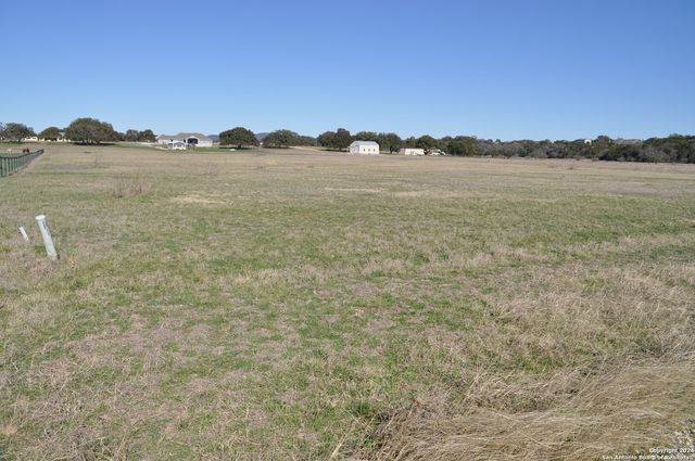 307 Hackamore Trl, Bandera, TX 78003
