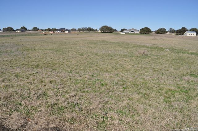307 Hackamore Trl, Bandera, TX 78003