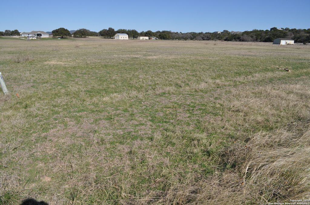 307 Hackamore Trl, Bandera, TX 78003
