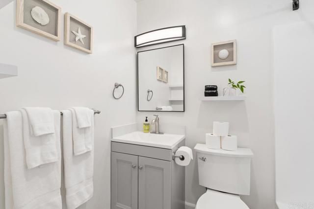 725 Kingston Court, San Diego, CA 92109