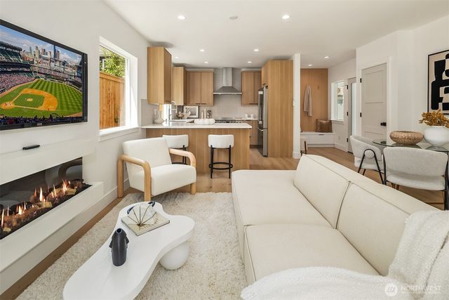 533 N 70th Street, Seattle, WA 98103