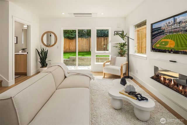 533 N 70th Street, Seattle, WA 98103
