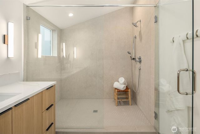 533 N 70th Street, Seattle, WA 98103