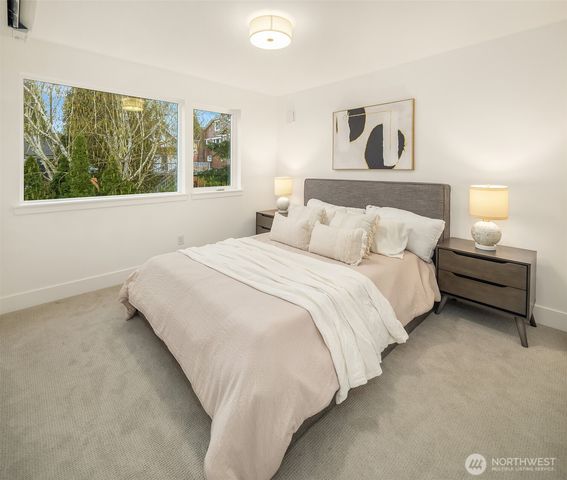 533 N 70th Street, Seattle, WA 98103
