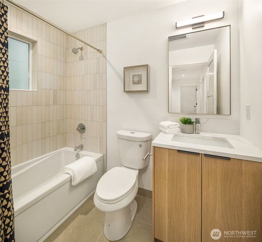 533 N 70th Street, Seattle, WA 98103
