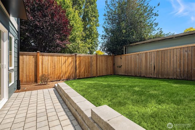 533 N 70th Street, Seattle, WA 98103