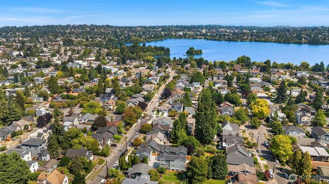 533 N 70th Street, Seattle, WA 98103