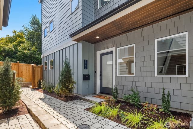 533 N 70th Street, Seattle, WA 98103