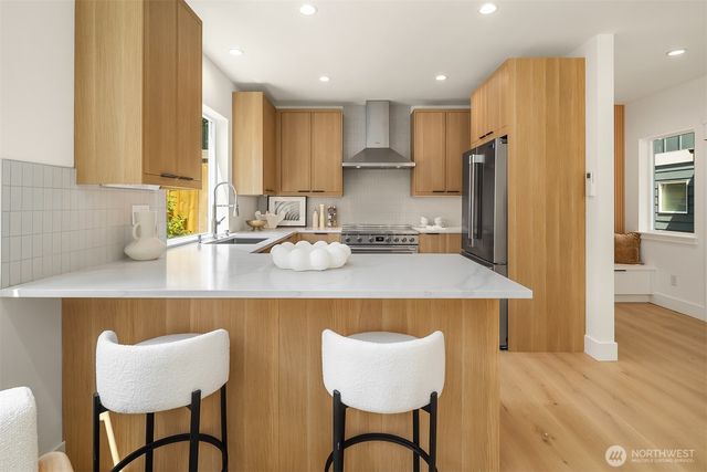533 N 70th Street, Seattle, WA 98103