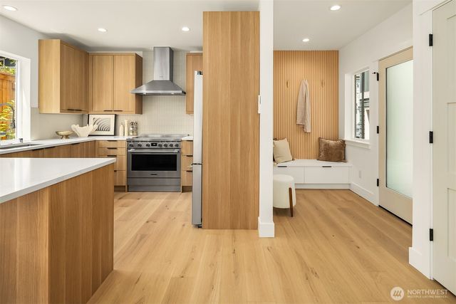 533 N 70th Street, Seattle, WA 98103