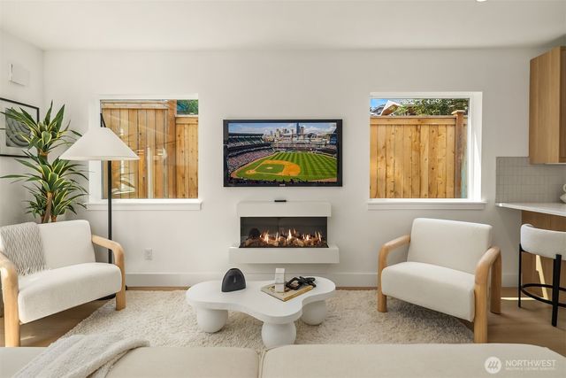 533 N 70th Street, Seattle, WA 98103
