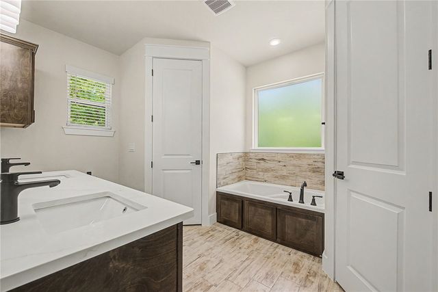 29 Stirling Lane, Bella Vista, AR 72715