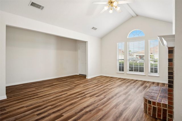 316 Matlock Meadow Drive, Arlington, TX 76002