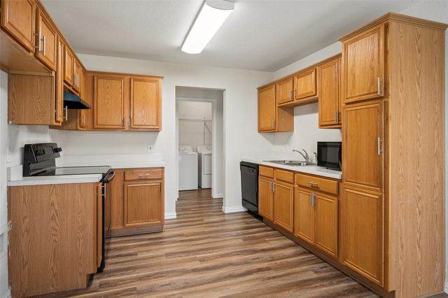 316 Matlock Meadow Drive, Arlington, TX 76002