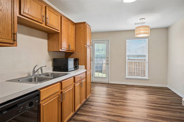 316 Matlock Meadow Drive, Arlington, TX 76002
