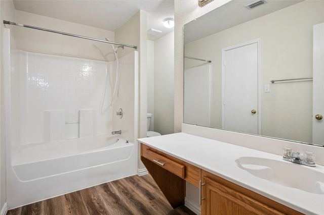 316 Matlock Meadow Drive, Arlington, TX 76002