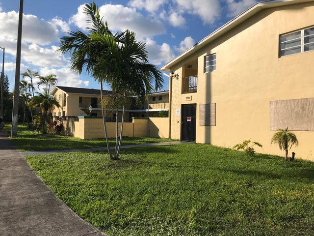 2285 NE 172nd Street 12, North Miami Beach, FL 33160