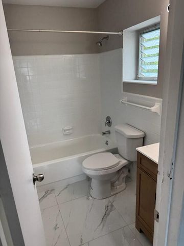 2285 NE 172nd Street 12, North Miami Beach, FL 33160