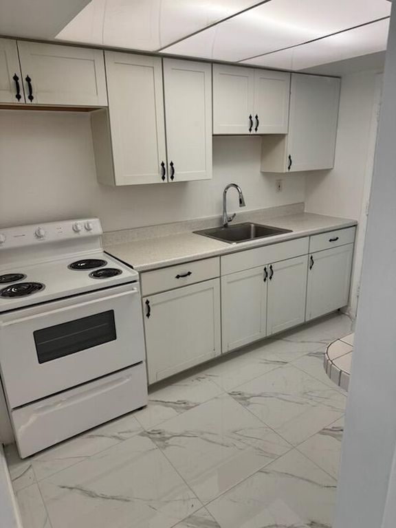 2285 NE 172nd Street 12, North Miami Beach, FL 33160