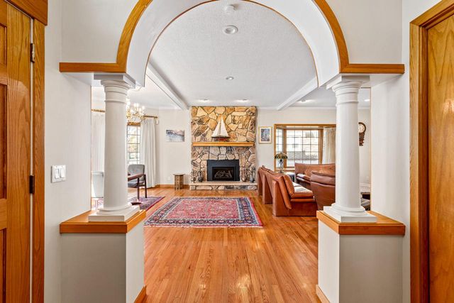 921 W Main STREET, Lake Geneva, WI 53147