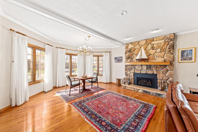 921 W Main STREET, Lake Geneva, WI 53147