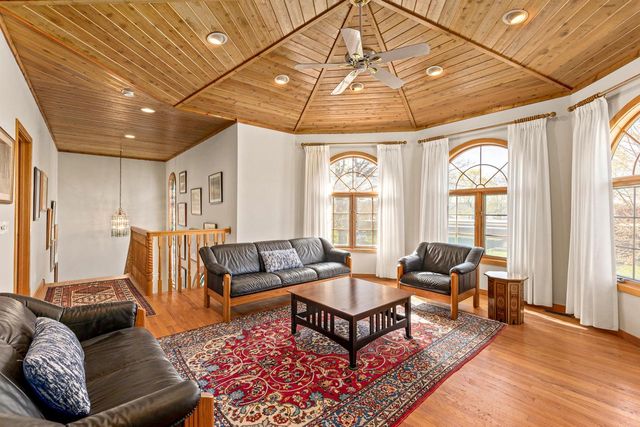 921 W Main STREET, Lake Geneva, WI 53147