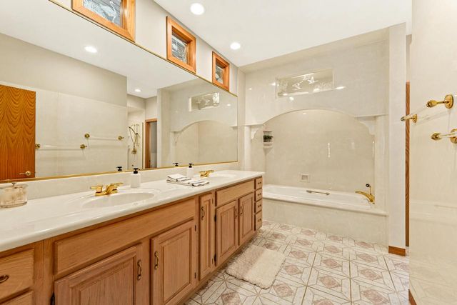 921 W Main STREET, Lake Geneva, WI 53147