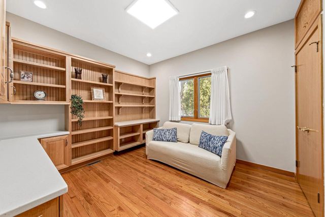 921 W Main STREET, Lake Geneva, WI 53147