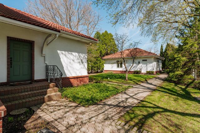 921 W Main STREET, Lake Geneva, WI 53147