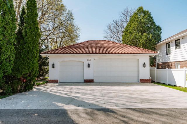 921 W Main STREET, Lake Geneva, WI 53147