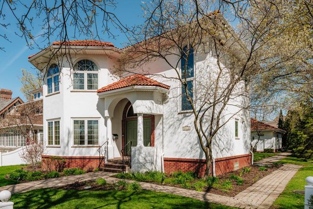 921 W Main STREET, Lake Geneva, WI 53147