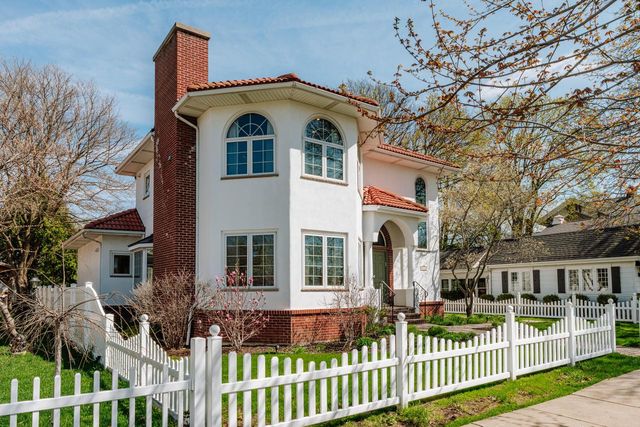 921 W Main STREET, Lake Geneva, WI 53147