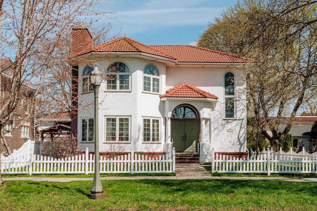 921 W Main STREET, Lake Geneva, WI 53147